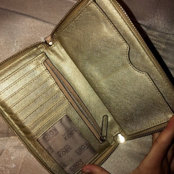 Michael Kors Wallet - Picture 3 of 3